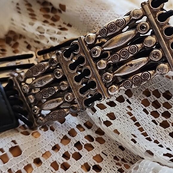 Vintage Chicos Size M Leather, Rhinestone And Metal Belt - Picture 6 of 9